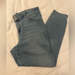 D. Jeans Women’s 16 light blue jeans